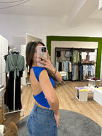 T-shirt scollo schiena blu elettrico