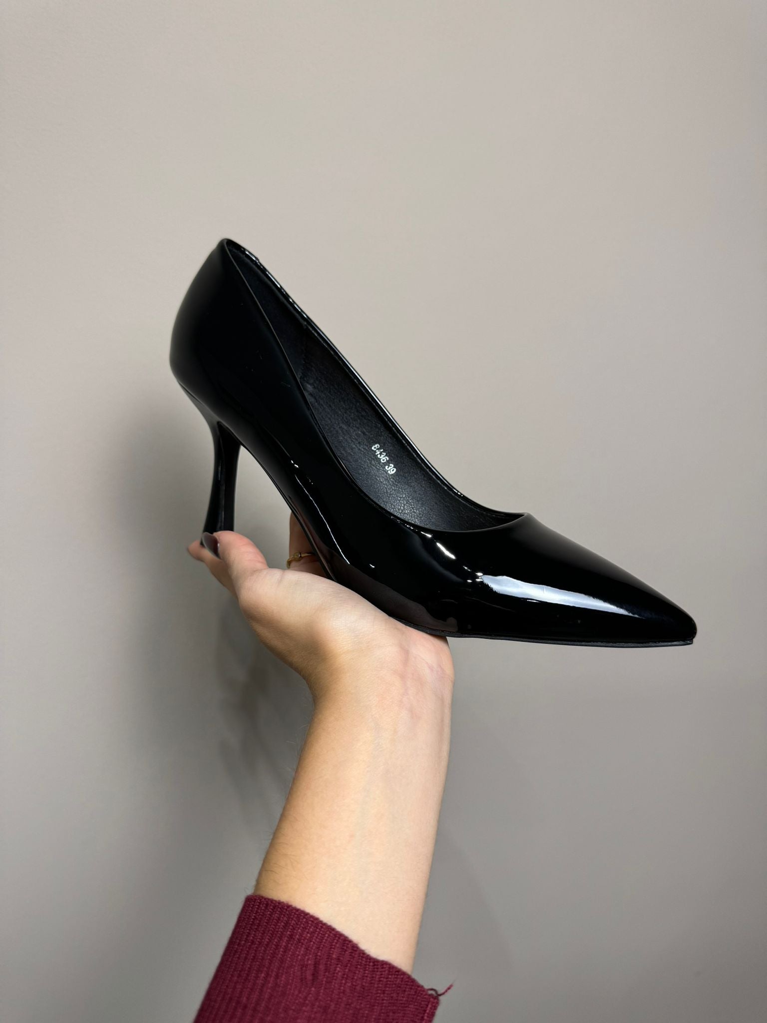 Décolletté vernice black