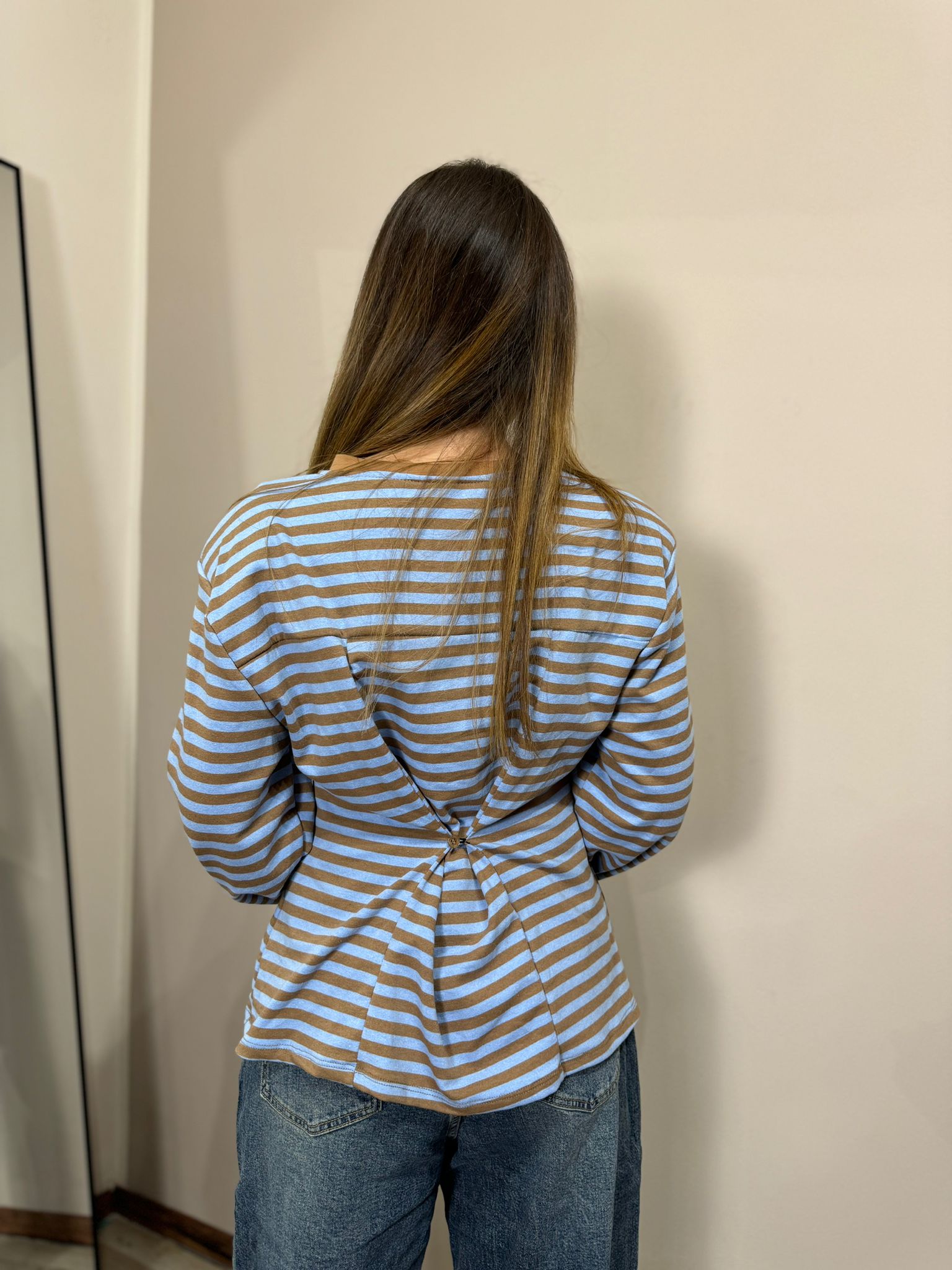 Maglia Alessia con spalline e bottoncino choco/azzurro