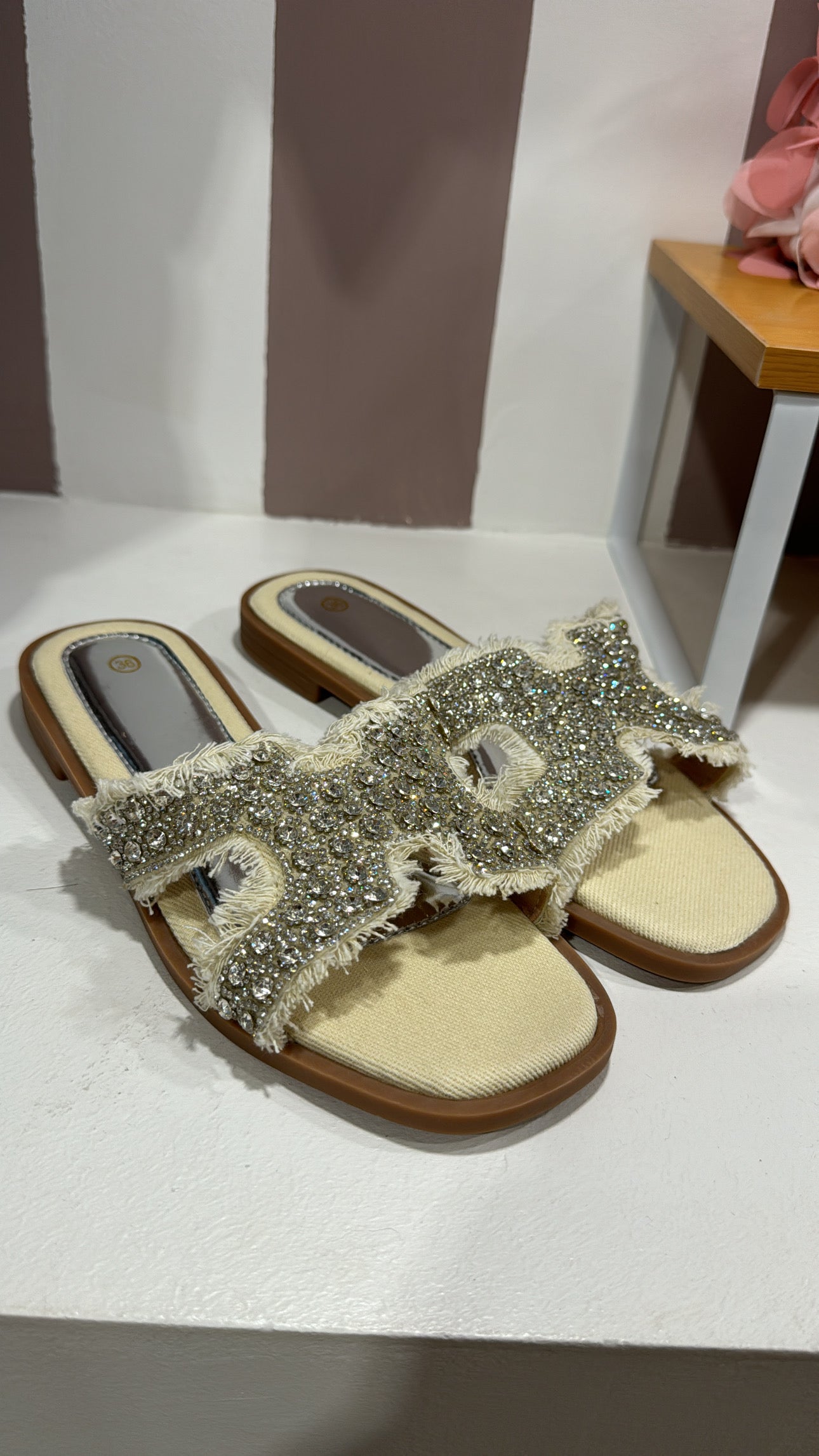 Ciabattina jeansata con brillantini crema