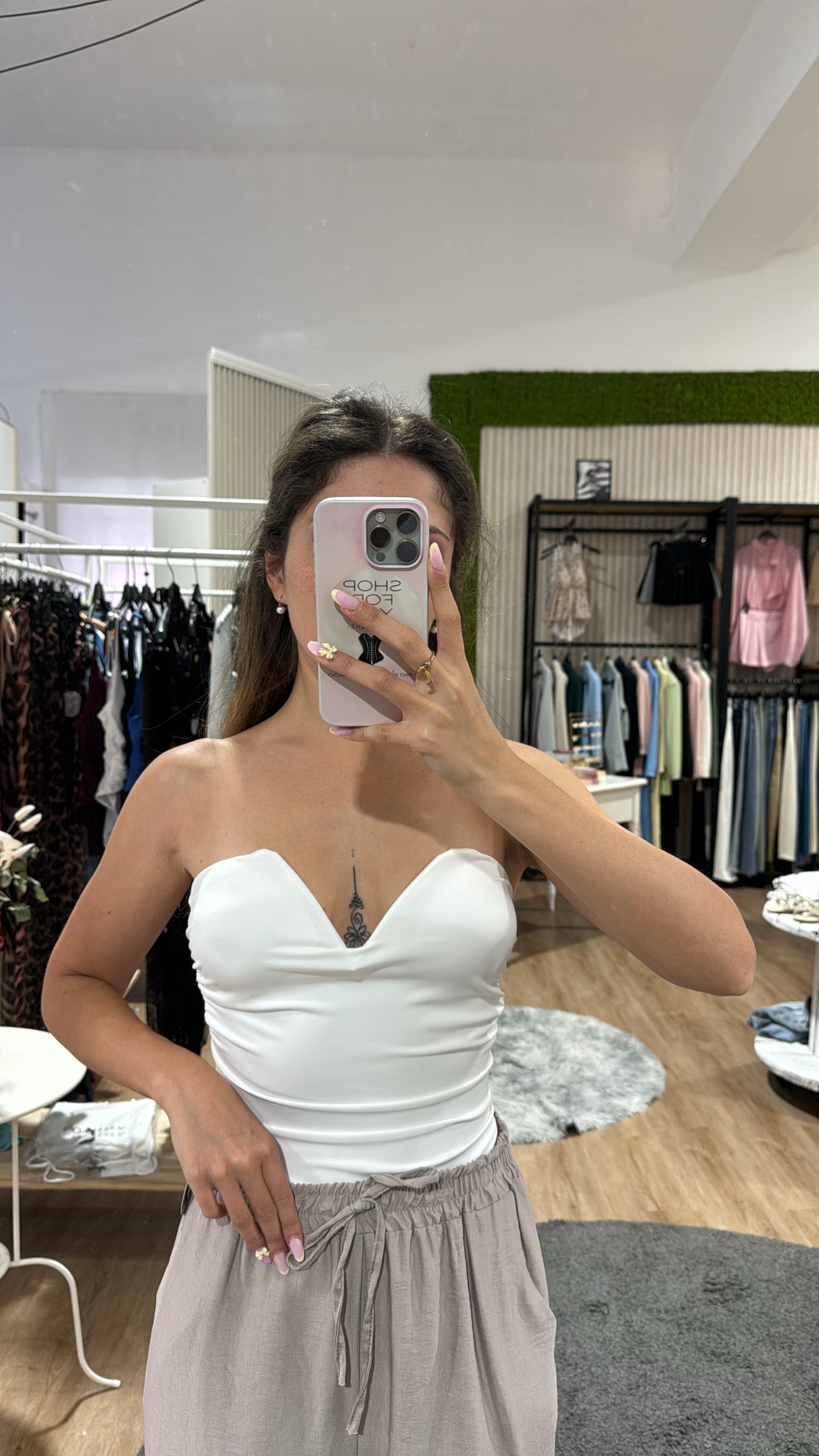 Body scollo v white