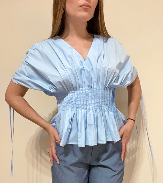 Camicia smanicata arricciata azzurra