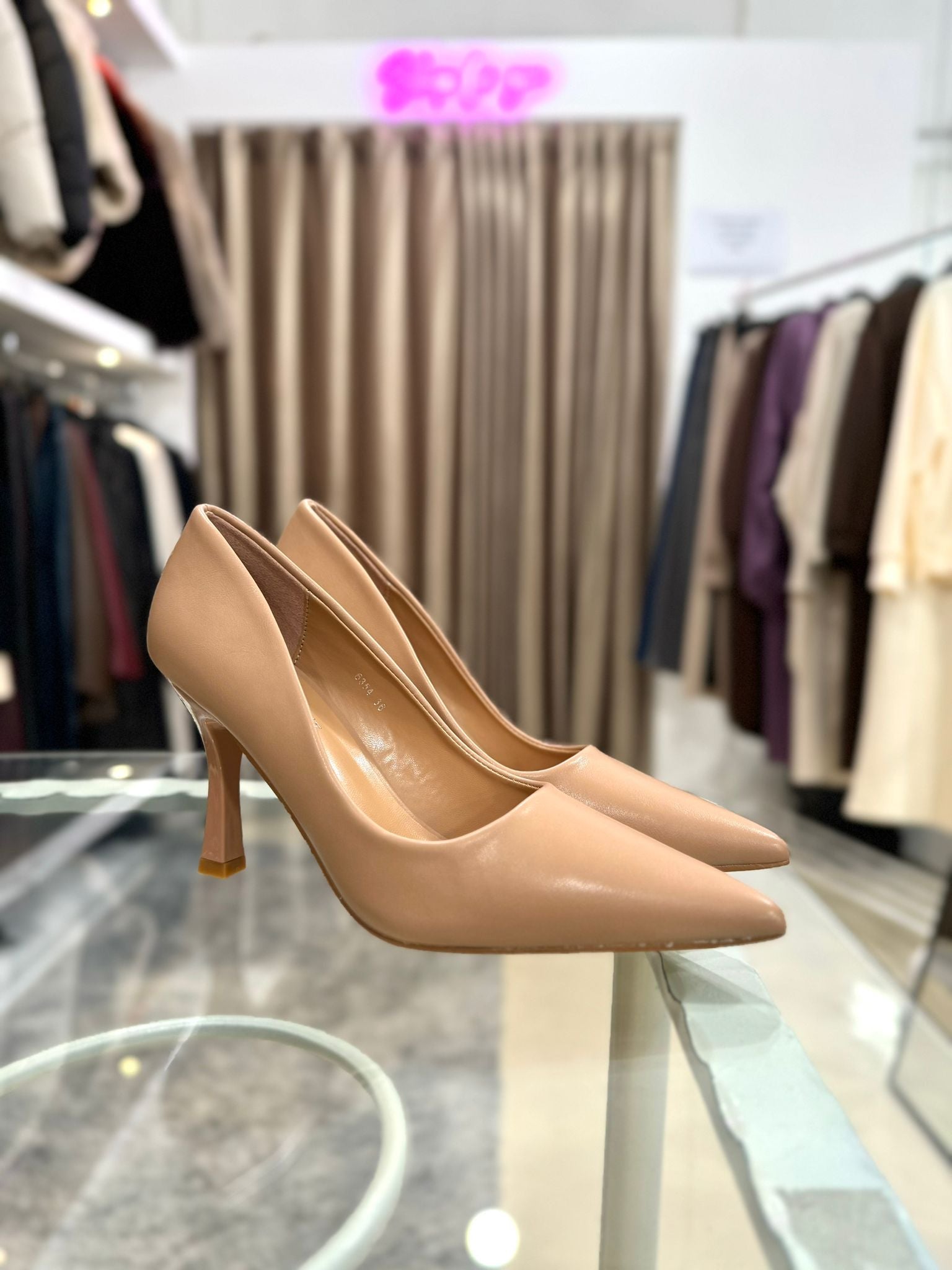 Décolletté nude in pelle