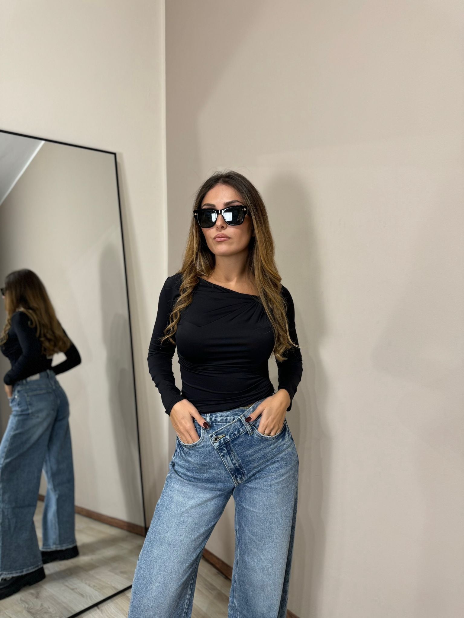 t-shirt scollo asimmetrico black